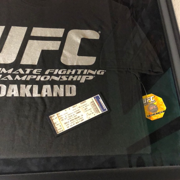 UFC 117 FRAMED T-SHIRT FROM THE FIGHT - Picture 2 of 4